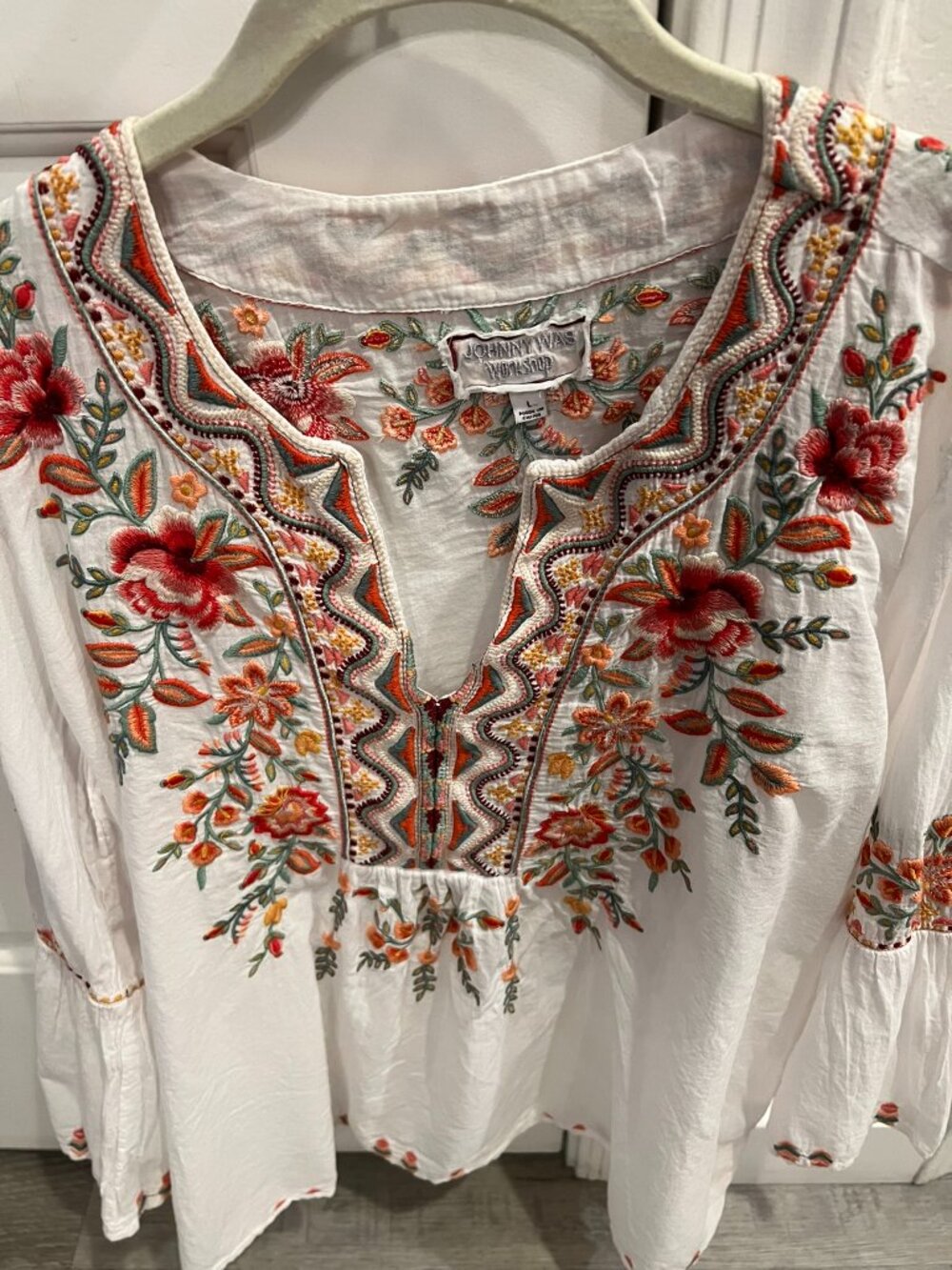 NWT Johnny Was Alise Flare Sleeve Boho Blouse in White Embroidered V-neck Top L - Picture 13 of 13